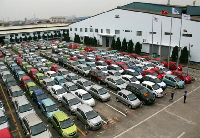 Nhà máy của GM tại Hà Nội hiện đang lắp ráp các mẫu Spark, Aveo, Cruze, mẫu MPV Orlando và mẫu crossover 7 chỗ Captiva và nhập khẩu chiếc bán tải Colorado cùng SUV Trailblazer từ Thái Lan.