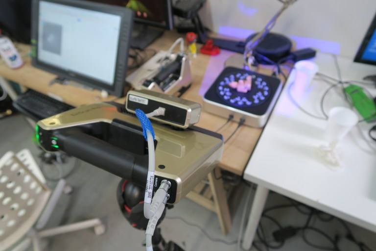 Einscan Pro Plus là máy quét 3D đa chức năng. Máy quét 3D Einscan Pro Plus được sử dụng nhiều trong ngành cơ khí đúc, cơ khí khuôn mẫu và đồ gỗ mỹ nghệ.