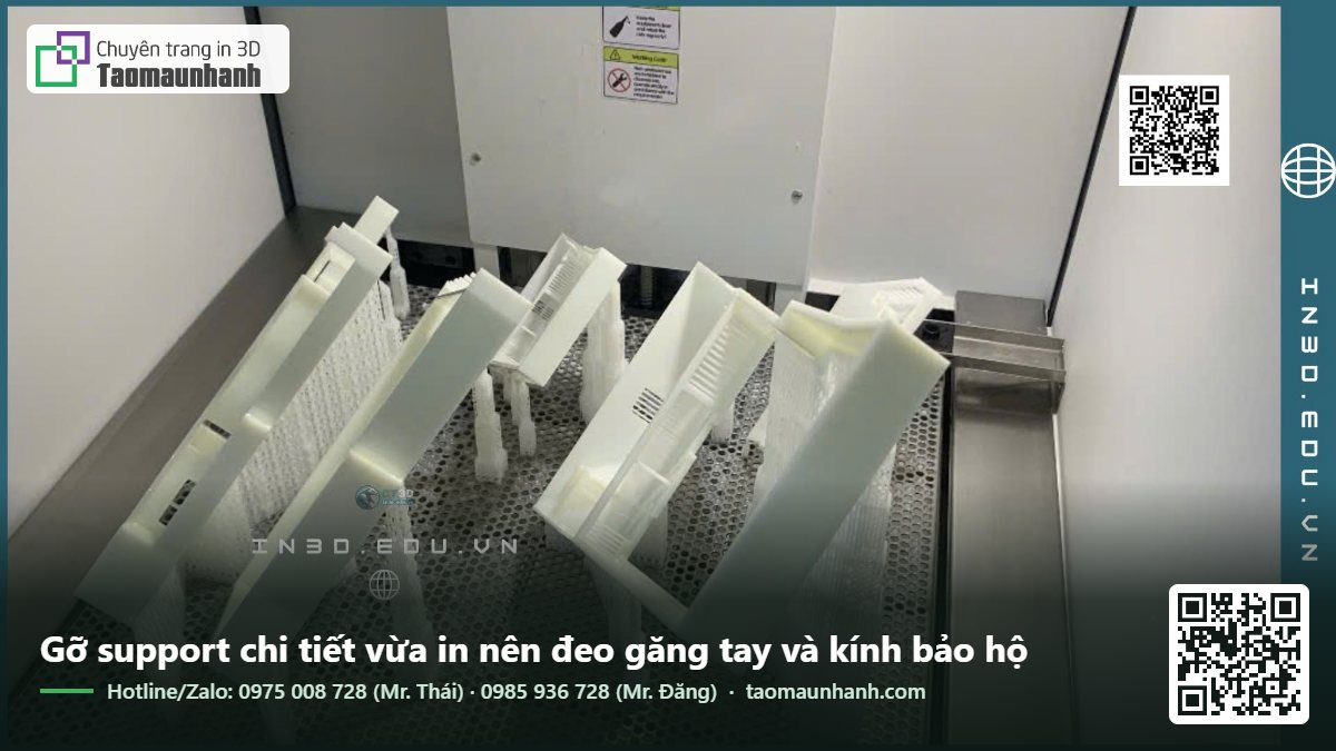 Gỡ support chi tiết vừa in nên đeo găng tay và kính bảo hộ
